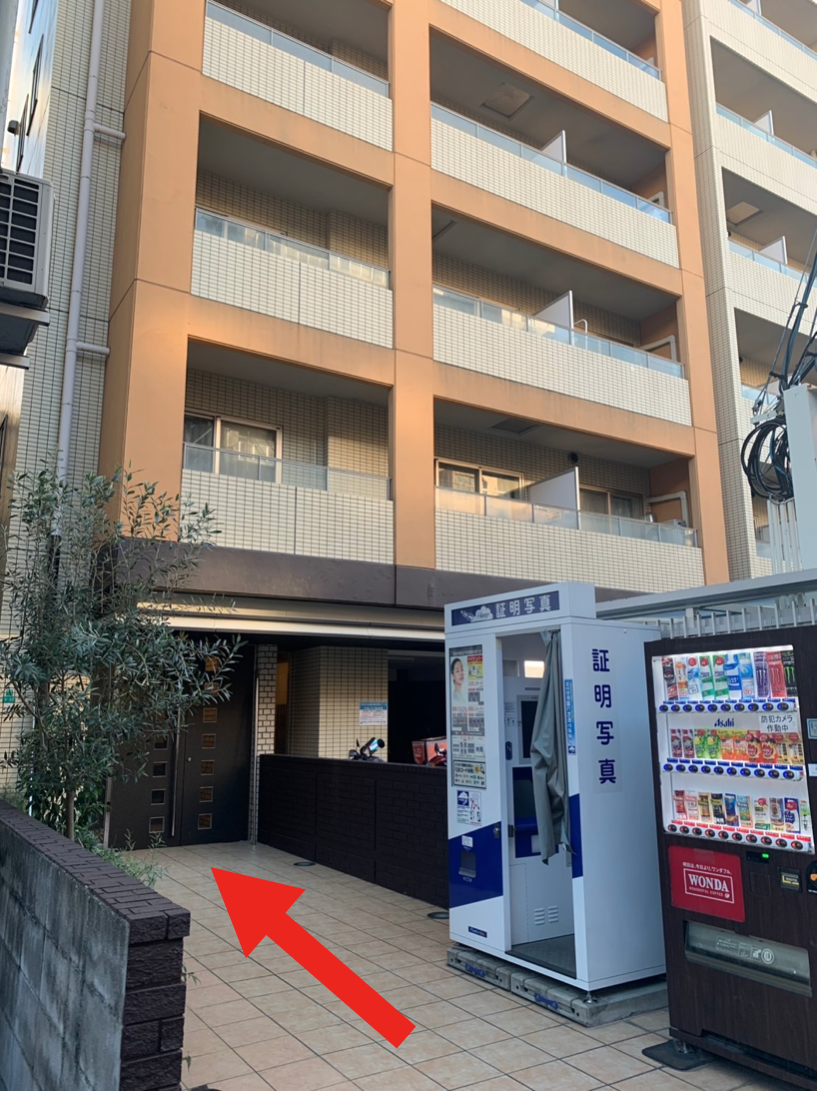 FLOWが入るCITY SPIRE 難波プレミアの入口