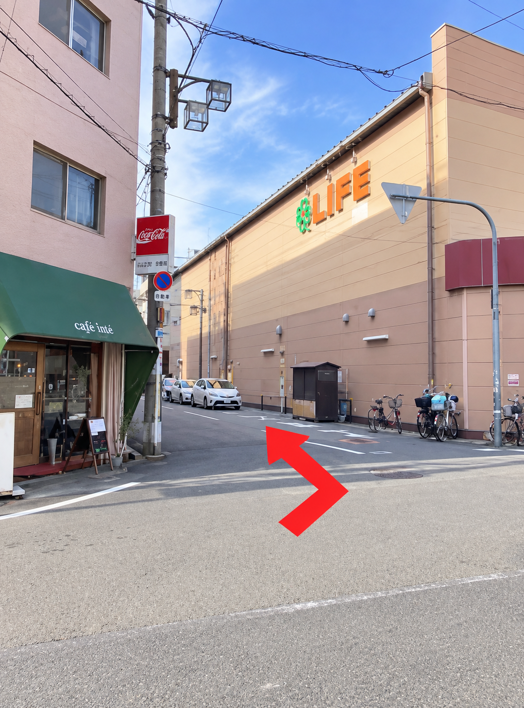 LIFEの角からFLOWへの道順